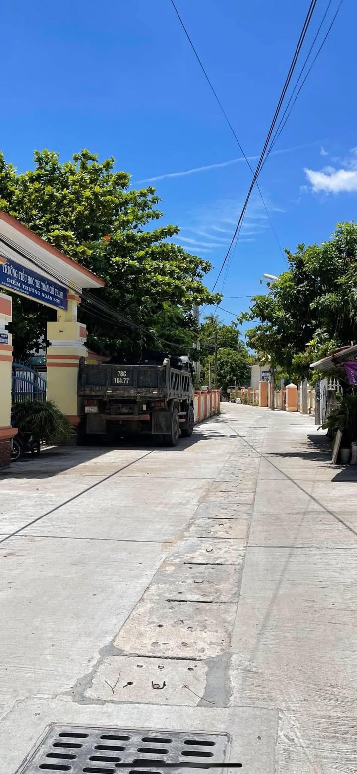 Đất nền Khu Phố Ngân Sơn, Chí Thạnh 140m² giá 6 tỷ - Sổ hồng sang tên ngay!