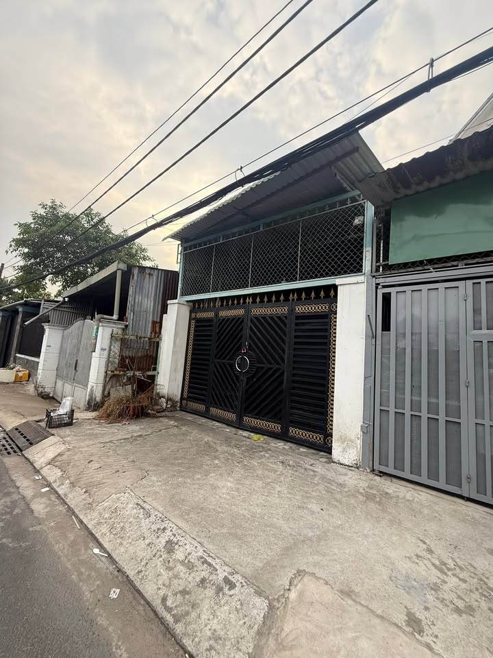 Nhà mặt tiền đường Lê Thị Hồng Gấm, Hóc Môn 100m² giá 4.9 tỷ - Đầu tư sinh lợi ngay!