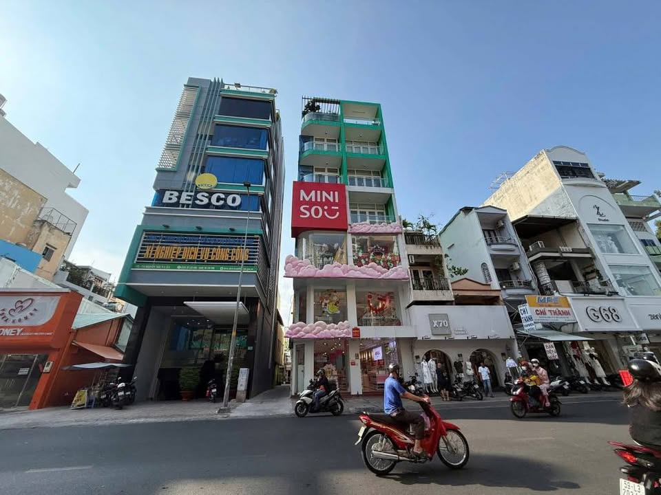 Cho thuê văn phòng lầu 3 và lầu 4 Tòa Nhà Mặt Tiền Nguyễn Trãi, Quận 5 - Thiết kế hiện đại, giá 25 triệu/tháng!