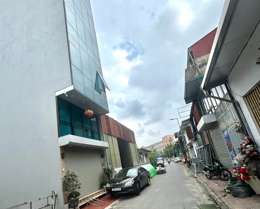 Đất nền Việt Hưng, Quận Long Biên 240m² giá 39.6 tỷ - Đầu tư sinh lời ngay!