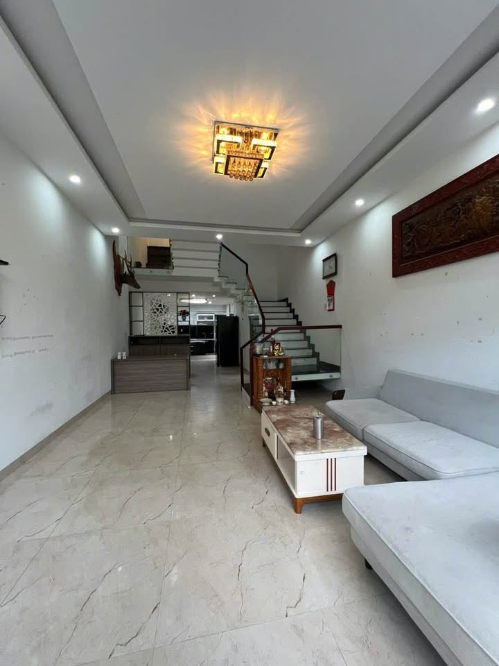 Nhà cho thuê 3 tầng đường Trần Kim Xuyến - Diện tích 100m², giá 13 triệu/tháng