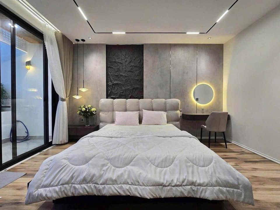 Nhà cho thuê 3 tầng đường Dương Đức Hiền 200m² - Đầy đủ nội thất, gần biển!