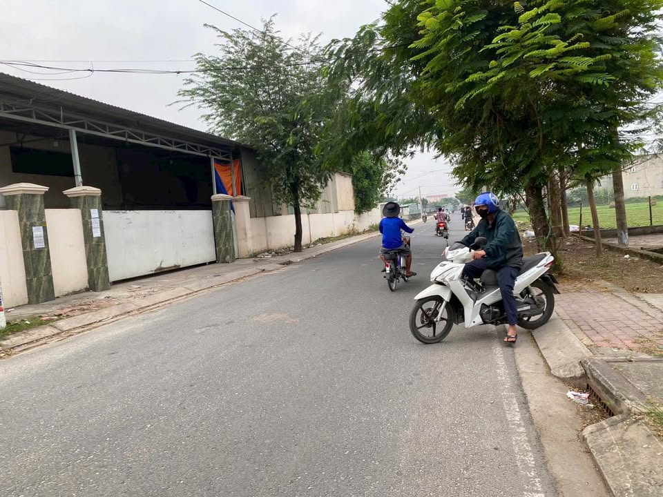 Xưởng Bà Điểm Hóc Môn 2000m² giá 38 tỷ - Mặt tiền đường chính đông đúc!