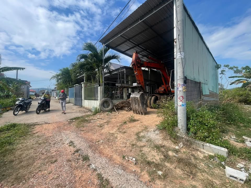 Đất nền Khu Phố 5 Dương Đông Phú Quốc 120m² giá 1.xx tỷ - Đường ô tô thuận tiện!