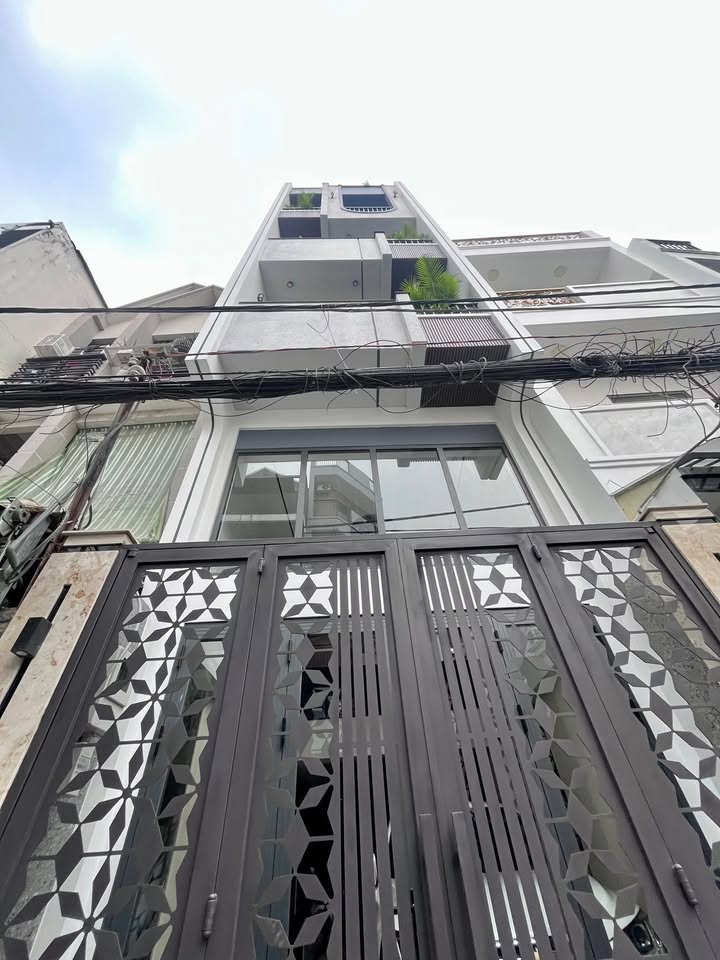 Nhà 6 tầng CMT8, Quận 10, 57m² giá 16.5 tỷ - Ô tô vào tận nhà!