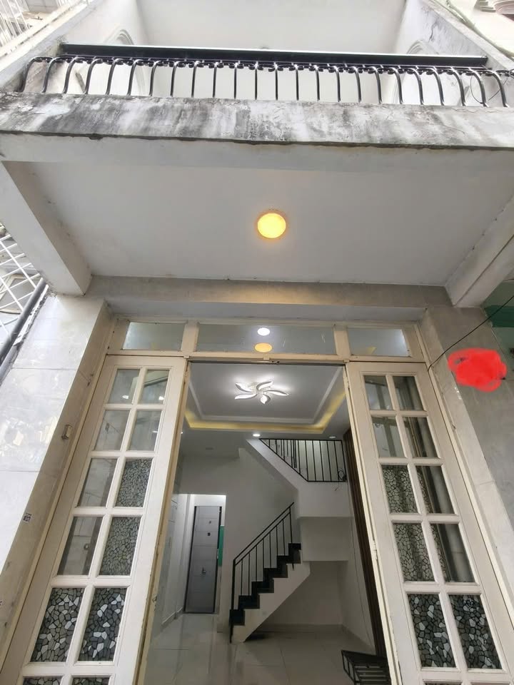 Nhà bán Quận 8, 25m² giá 3.6 tỷ - Vị trí thuận tiện, vào ở ngay!