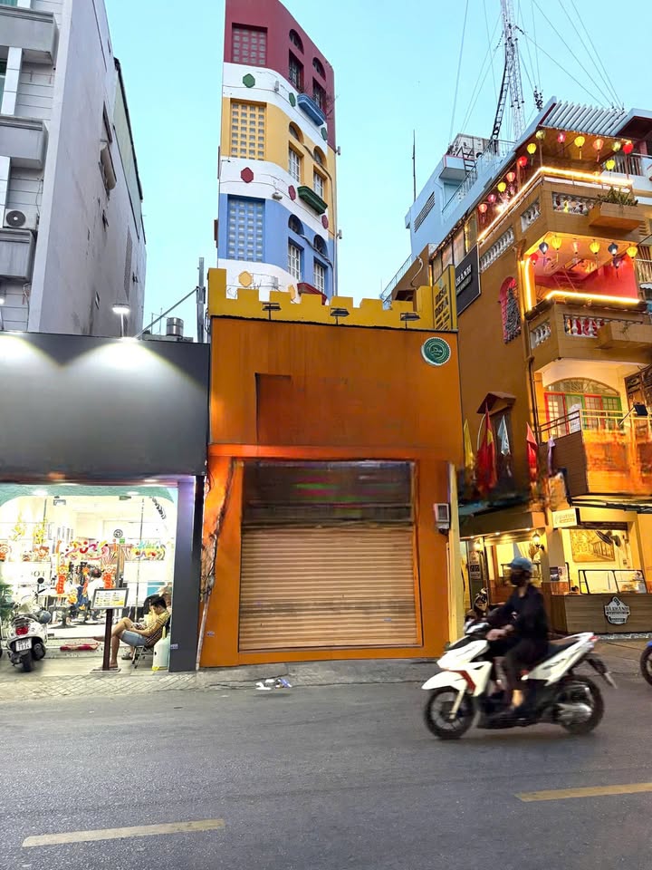 Nhà Góc 2 Mặt Tiền Cống Quỳnh, Quận 1 - 110 triệu/ tháng - Phù hợp làm CHDV, Văn Phòng