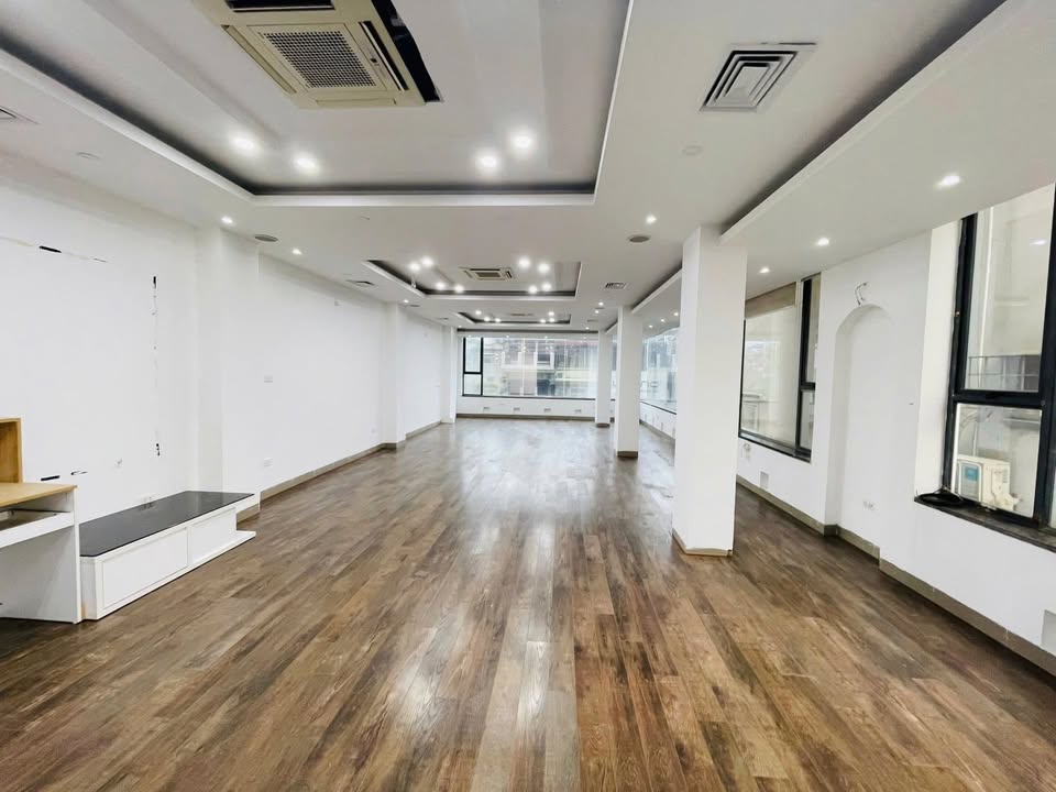 Văn phòng cho thuê mặt phố Tây Sơn 100m² giá 18 triệu - Không gian làm việc lý tưởng!