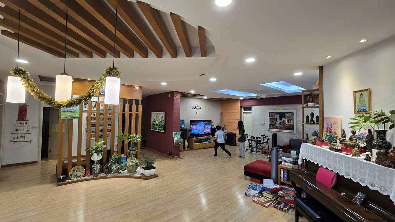 Căn hộ Penthouse Hoàng Đạo Thúy 275m² giá 35 triệu - Thiết kế sang trọng, thoáng đãng!