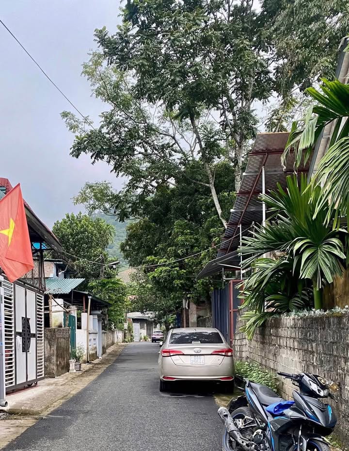 Nhà 2 tầng Tổ 13 Dân Chủ, TP. Hòa Bình 138m² giá 2 tỷ - Ô tô đỗ cửa