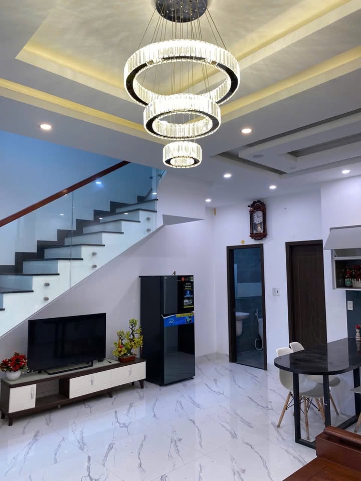 Bán nhà 3 tầng mặt tiền Bùi Thị Xuân, Thủy Biều, 177m² giá 4.x tỷ - Vị trí đắc địa!