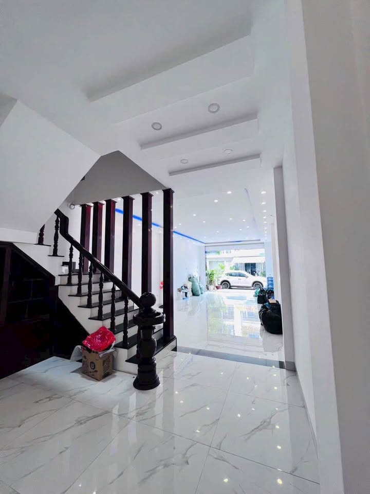 Nhà cho thuê Đường Số 8 KĐT Lê Hồng Phong 2, Nha Trang 97.5m² - Phù hợp làm văn phòng, spa, trung tâm dạy học!