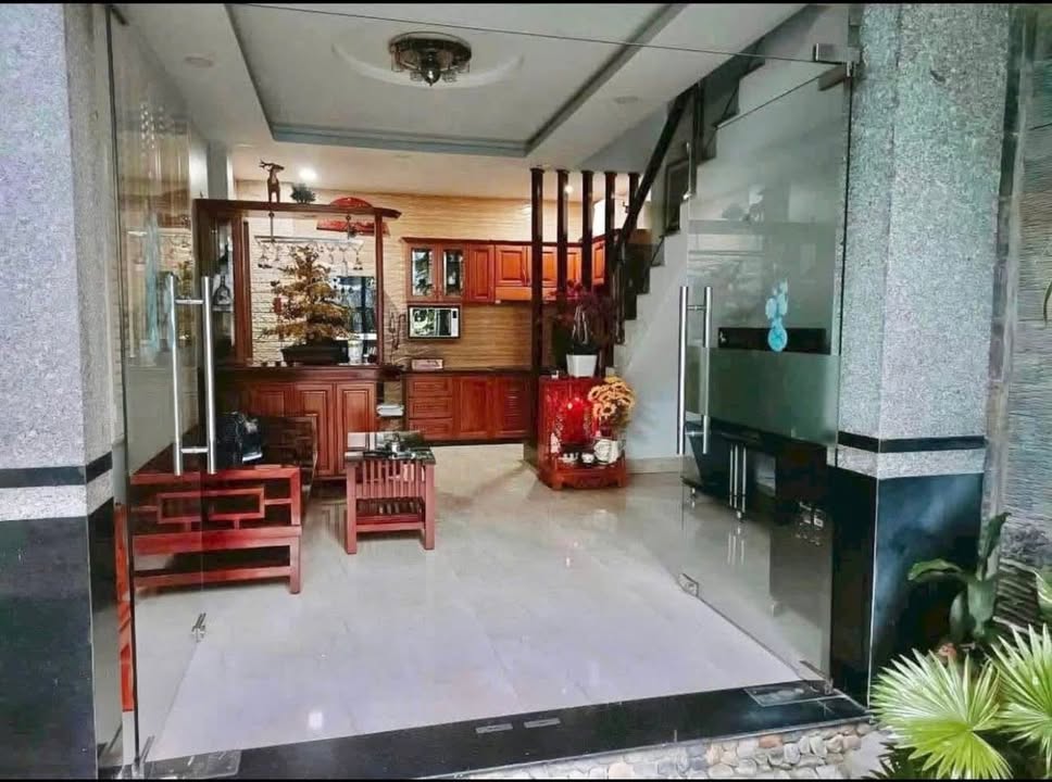 Nhà cho thuê tại Quốc Tuấn, Nha Trang 120m² giá 12 triệu - Đầy đủ nội thất, gần trung tâm!