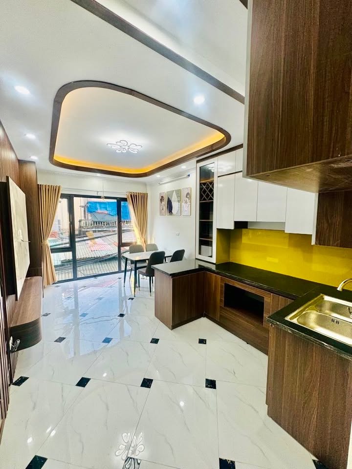 Nhà 6 tầng Cầu Diễn 37m² giá 9 tỷ - Kinh doanh tốt, ô tô vào tận nơi!