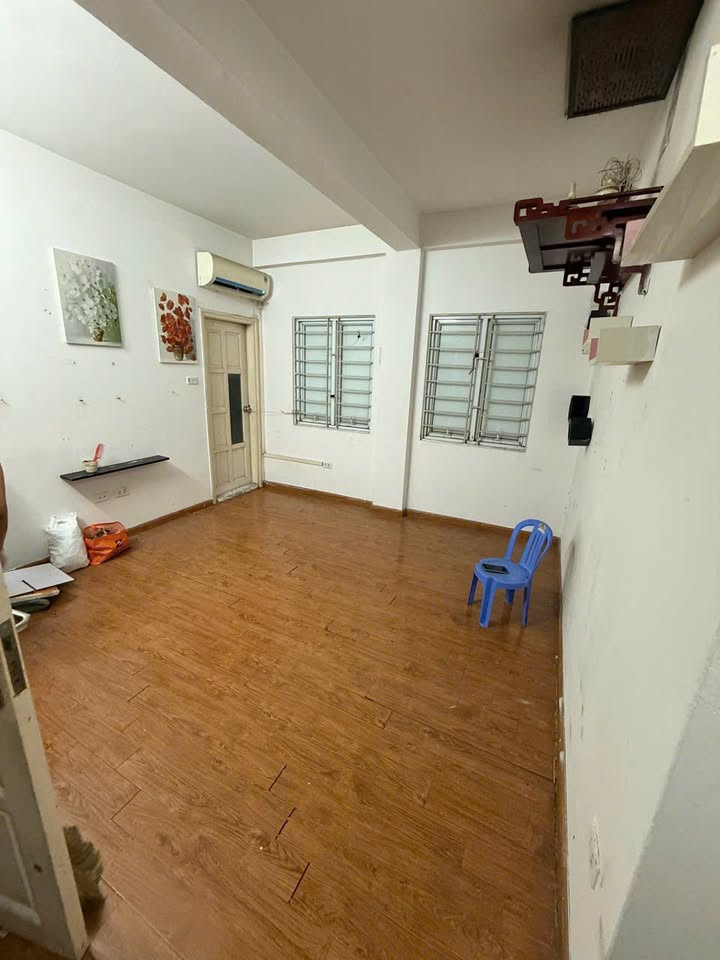 Nhà riêng Tràng Tiền, Hoàn Kiếm 28m² giá 5.8 tỷ - Vị trí đắc địa, sổ đỏ chính chủ!