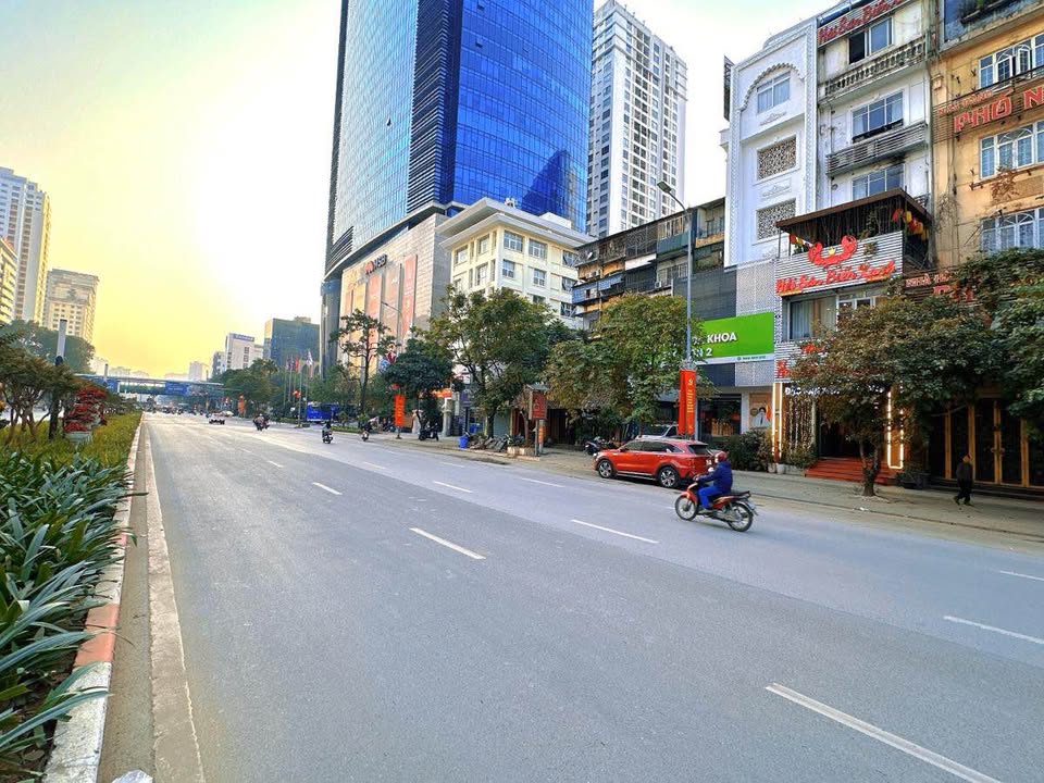 Nhà mặt phố VIP Đống Đa 112m² giá 68 tỷ - Kinh doanh sầm uất, thang máy nhập khẩu