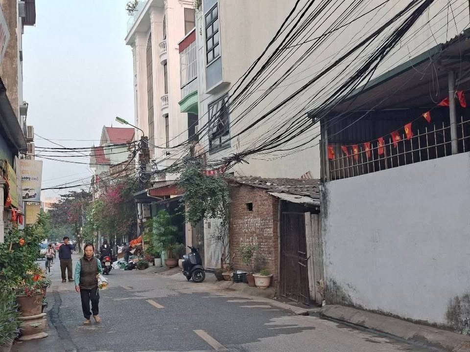 Đất Thạch Bàn 50m² giá 7 tỷ - Tặng nhà cấp 4 có dòng tiền ngay!