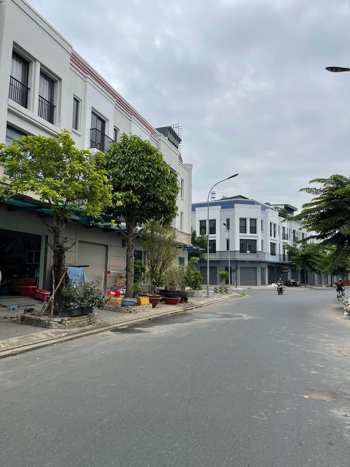 Nhà phố 1 trệt 2 lầu đường số 13, Long Xuyên 85m² giá 3 tỷ - Cơ hội sở hữu ngay!