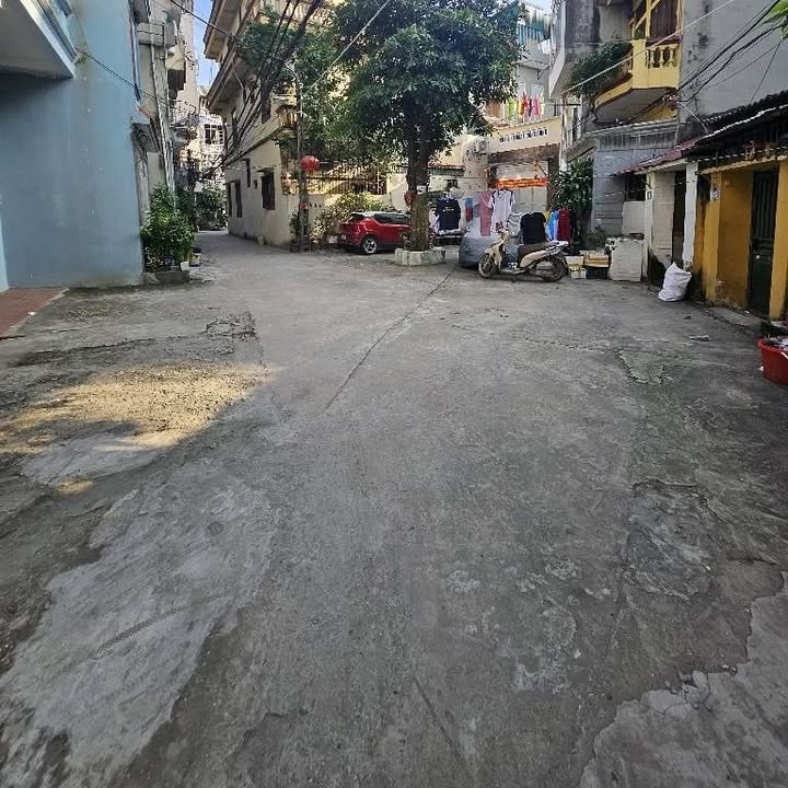 Đất Kim Giang 70m² giá 10 tỷ - Mặt ngõ ô tô tránh, sổ đỏ chính chủ!