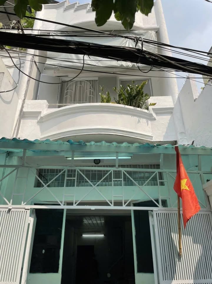 Nhà cho thuê hẻm xe hơi đường Võ Thị Sáu, Quận 1, 40m² giá 12 triệu - Gần công viên Lê Văn Tám!