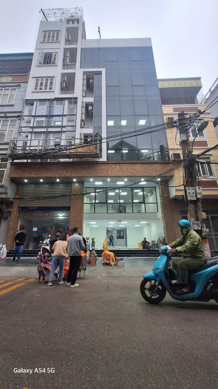 Cho thuê văn phòng Bùi Huy Bích - Hoàng Mai 30m² giá 6.5 triệu - Chính chủ, sẵn sàng vào làm việc ngay!