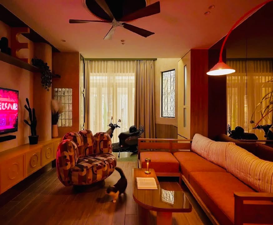 Nhà 5 tầng tại Thành Thái, Quận 10, 40m² giá 10.6 tỷ - Nội thất cao cấp, sẵn sàng vào ở!