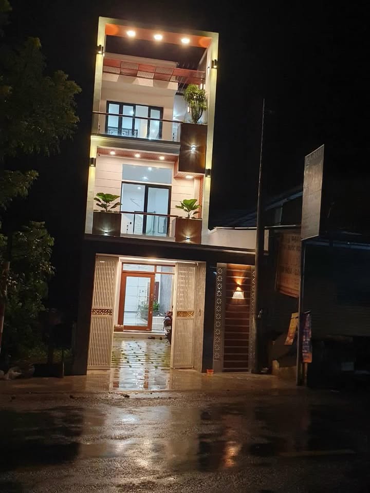 Nhà phố 1 trệt 2 lầu khu vực Long Hòa B, 170m² giá 7.2 tỷ - Chính chủ bán gấp!