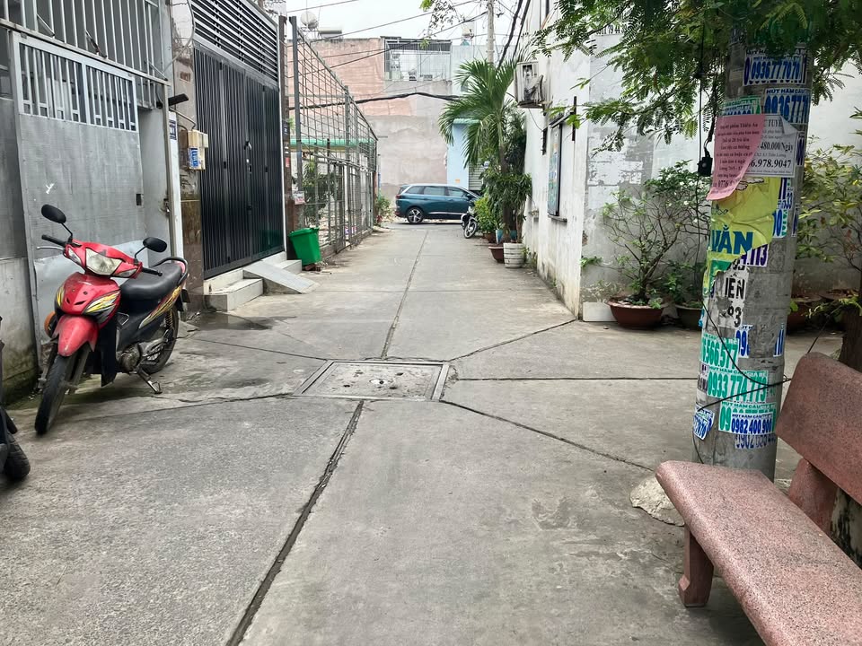 Nhà 2 tầng Bình Hưng Hòa B 40m² giá 3 tỷ - Hẻm xe hơi thuận tiện!