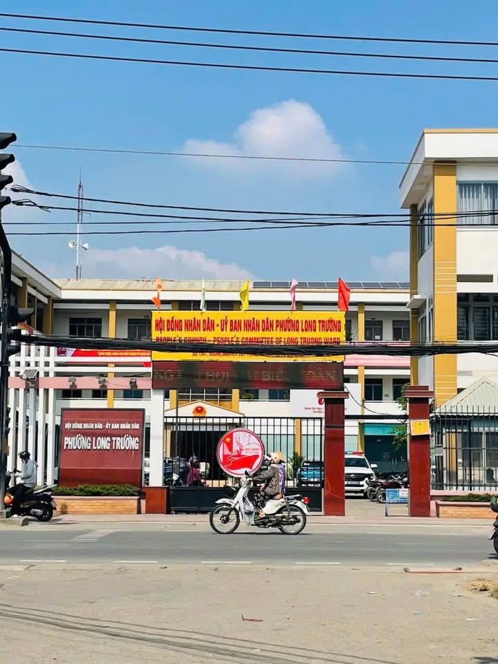 Nhà phố 100m² tại Phường Long Trường, Quận Tân Bình - Đường ô tô, sổ hồng riêng, giá 6.3 tỷ!