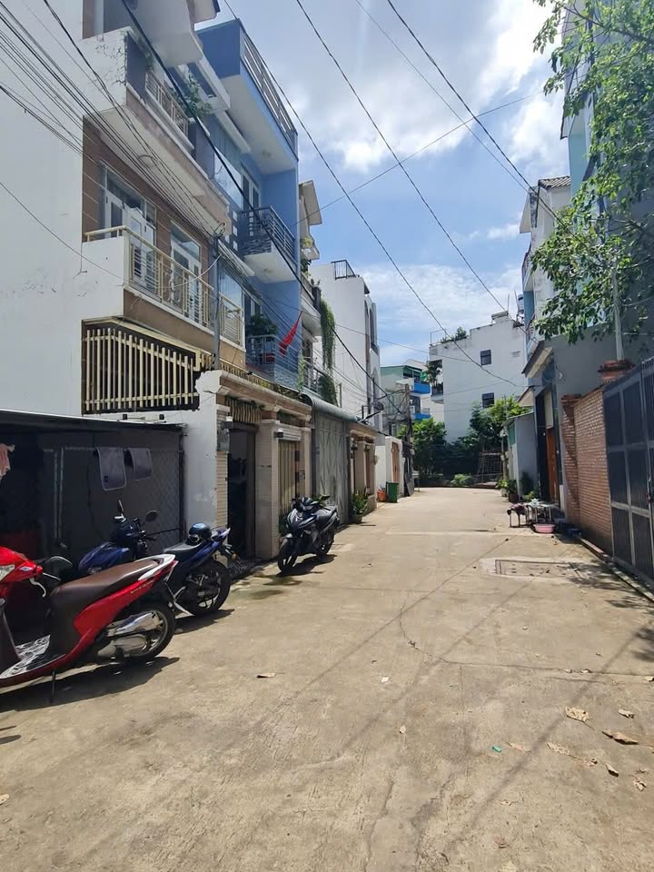 Đất nền hẻm đường Liên Phường, Quận 9 55.7m² giá 6.15 tỷ - Sổ hồng riêng, ô tô vào tận nơi!