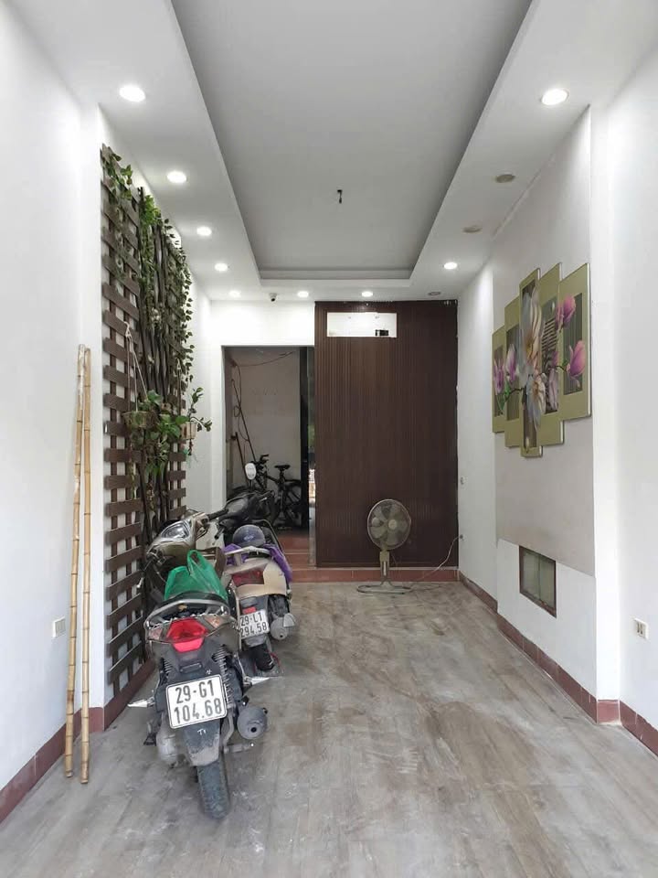 Nhà nguyên căn cho thuê mặt đường Nguyễn Lân, Quận Thanh Xuân 40m² - Kinh doanh thuận lợi!