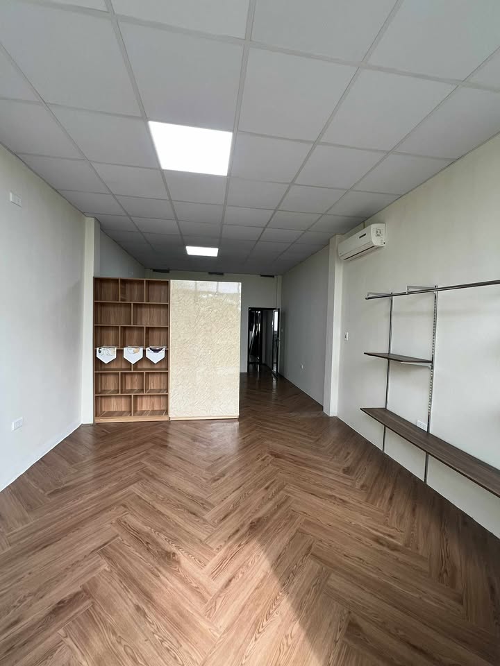 Phòng cho thuê tại Lĩnh Nam, 25m² giá thỏa thuận - Không gian rộng rãi, thoáng mát!