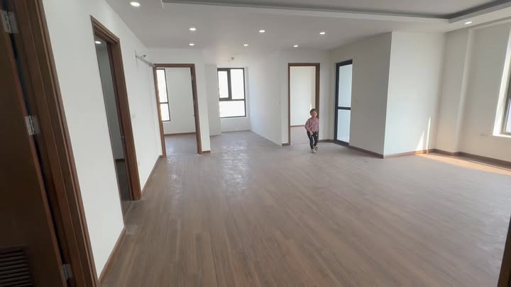 Căn hộ chung cư X2 Đại Kim 95m² giá 12 triệu - Thuê lâu dài, view hồ thoáng mát!
