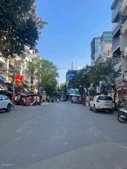 Bán mặt phố Quốc Tử Giám Đống Đa 110m² giá 18 tỷ - Địa thế vàng kinh doanh!