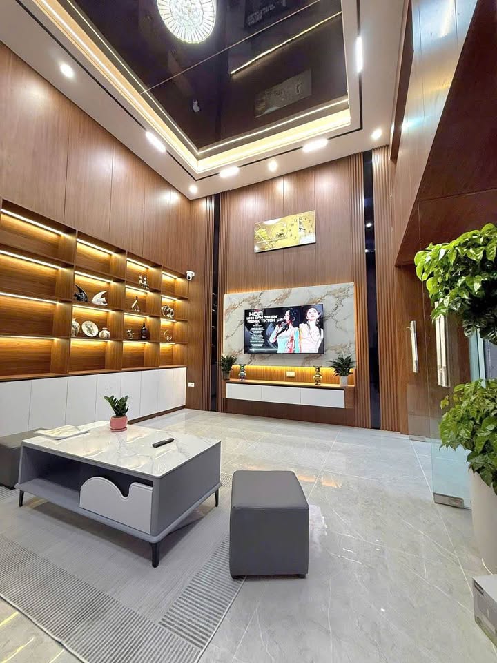 Nhà phố Đống Đa 30m² giá 7.4 tỷ - Sổ đỏ đẹp, giao dịch ngay!