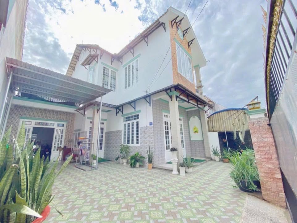 Nhà nguyên căn Phú Hòa 175m² giá 11 triệu - Thuận tiện gần chợ và trường học!