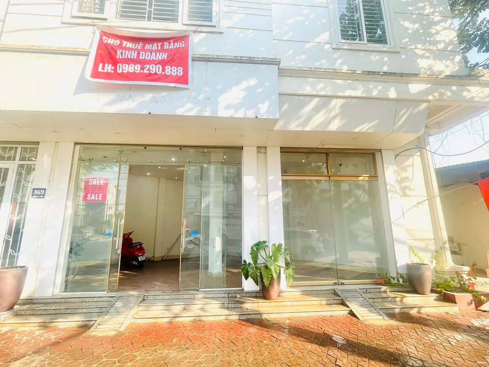 Cửa hàng cho thuê tại 369 Bà Triệu - Diện tích 65m², mặt tiền 8m, lối đi riêng!