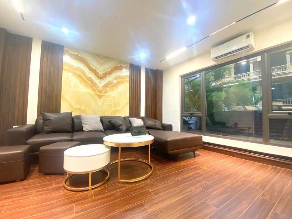 Nhà phố Xuân La, Tây Hồ 35m² giá 10.5 tỷ - Full nội thất, sổ đẹp!