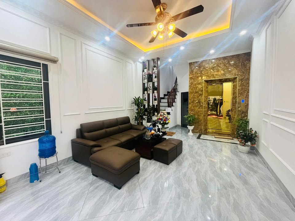 Nhà 6 tầng thang máy Hoàng Hoa Thám 34m² giá 8.4 tỷ - Lô góc 2 mặt thoáng