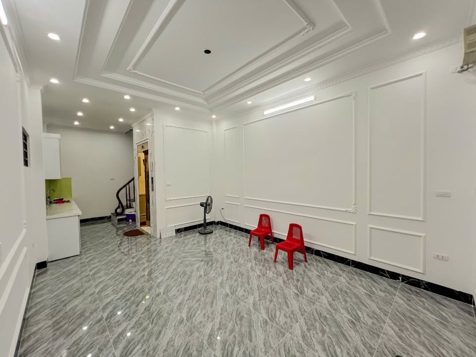 Nhà Lê Thanh Nghị 40m² giá 11 tỷ - Lô góc cực hiếm, thang máy tiện nghi!