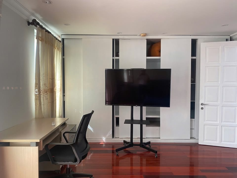 Căn hộ chung cư Ciputra Tây Hồ 150m² giá 13.8 tỷ - Thiết kế hiện đại, đủ đồ nội thất!