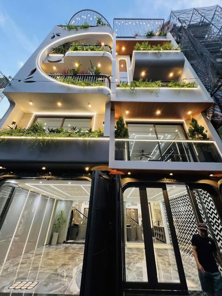 Nhà 4 tầng mặt đường Điện Biên, Nam Định 55m² - Vị trí đẹp, kinh doanh cực tốt!