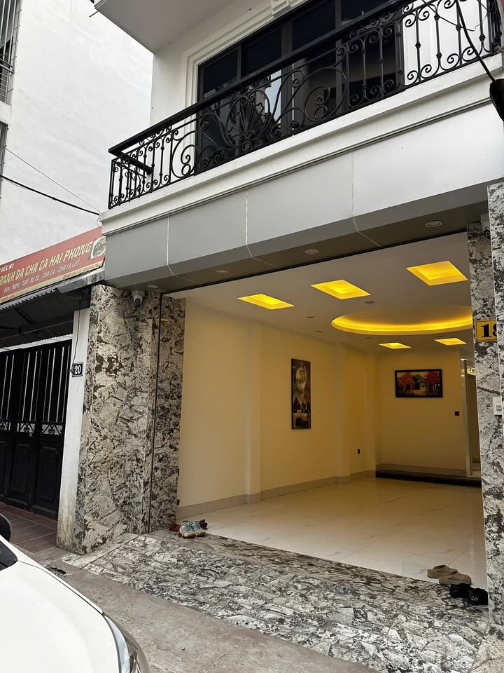 Nhà Bồ Đề Long Biên 70m² giá 23.5 tỷ - Thiết kế hiện đại, đầu tư sinh lời!