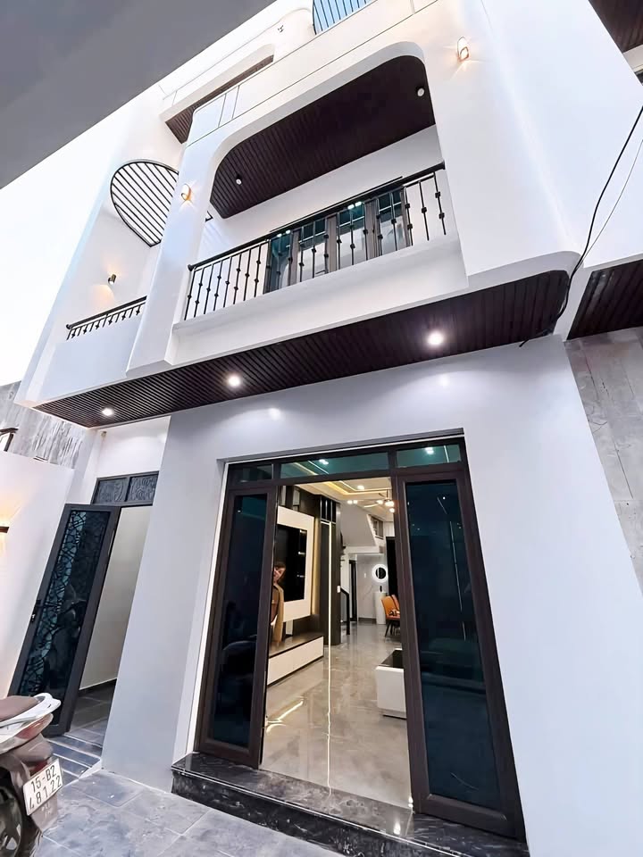 Nhà 3 tầng đường Máng Nước, Hải Phòng 56m² giá 3.55 tỷ - Ô tô đỗ cửa, tặng full nội thất!