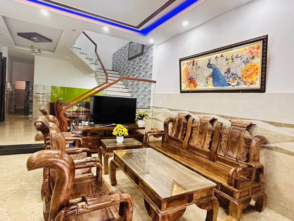 Nhà 2 tầng 2 mặt tiền Hòa Châu, Hòa Vang 217m² giá 5 tỷ - Vị trí hiếm có!