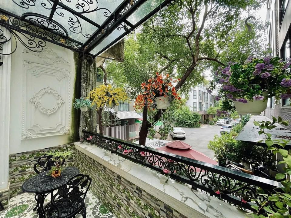 Bán nhà phố mặt tiền 52 đường 3 Tháng 2, Quận 10, giá 68 tỷ - Cơ hội đầu tư sinh lời cao!