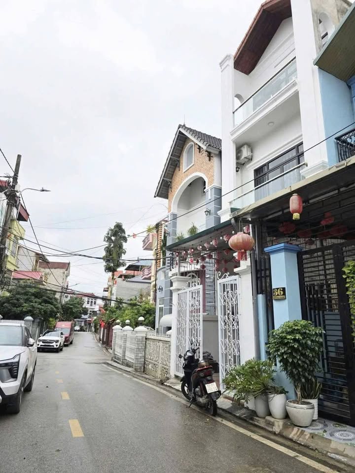Căn nhà 3 tầng mặt đường Tây Sơn, Lạng Sơn 77m² giá 3.6 tỷ - Thiết kế hiện đại và kiên cố!