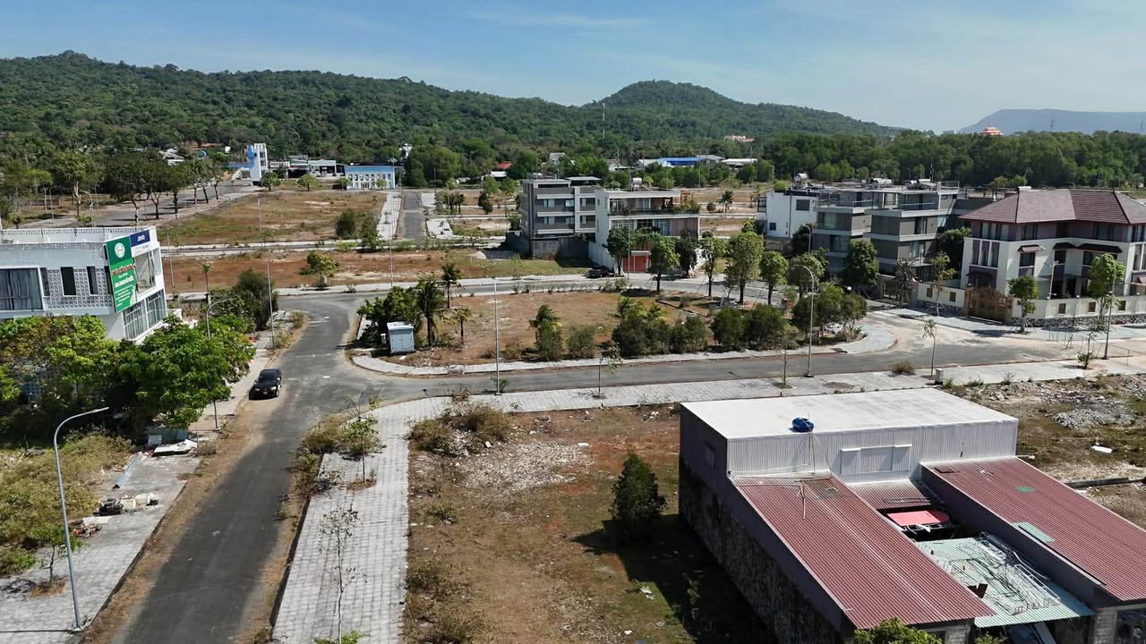 Đất nền tái định cư 67ha Bắc Dương Đông 300m² giá 12 tỷ - Lô góc 2 mặt tiền gần biển!