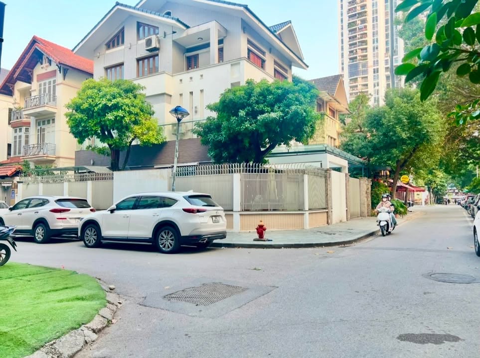 Biệt Thự Cho Thuê Nguyễn Khuyến 170m² - View Công Viên, Bàn Giao Ngay!