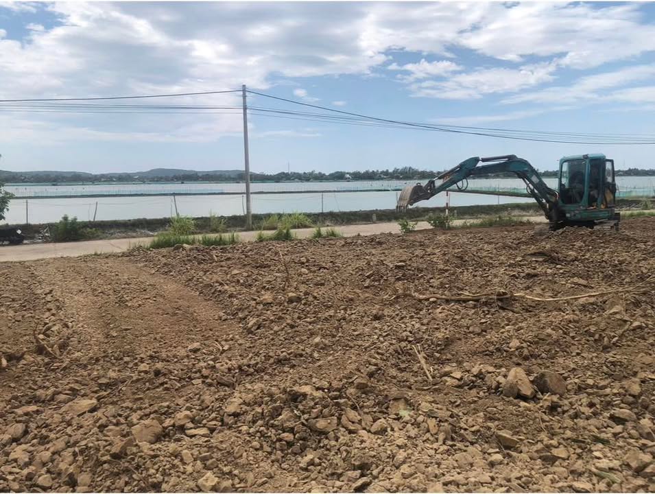 Đất nền mặt đầm Ô Loan, Tuy An, 1800m² - Giá hấp dẫn, cơ hội đầu tư tuyệt vời!